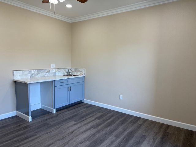 8230 Lake Shore Dr, Chowchilla, CA 93610