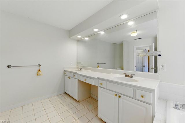 1102 Noble Walk CT, Virginia Beach, VA 23454