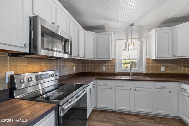 800 Little John Avenue, Jacksonville, NC 28546