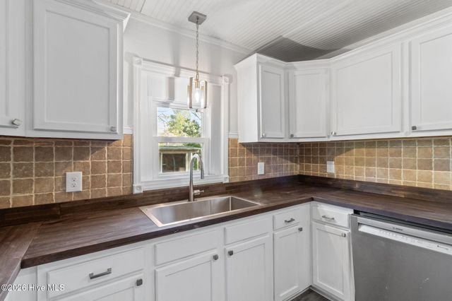 800 Little John Avenue, Jacksonville, NC 28546