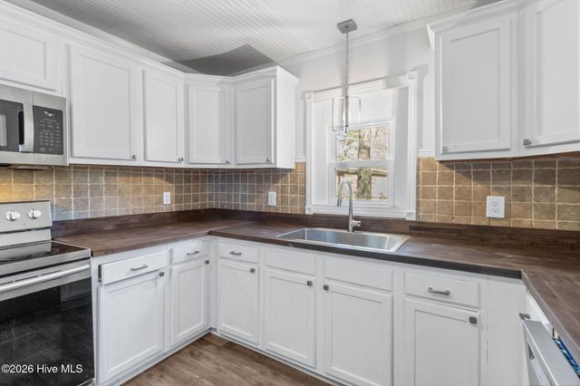 800 Little John Avenue, Jacksonville, NC 28546