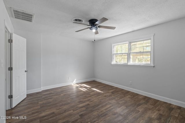 800 Little John Avenue, Jacksonville, NC 28546