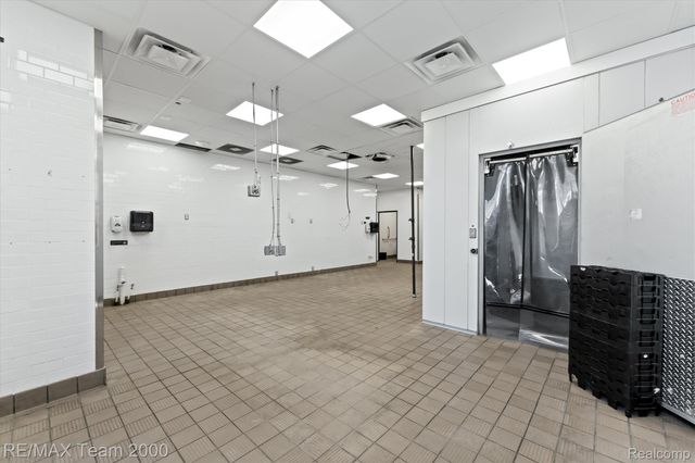5564 Woodward Avenue, Detroit, MI 48202