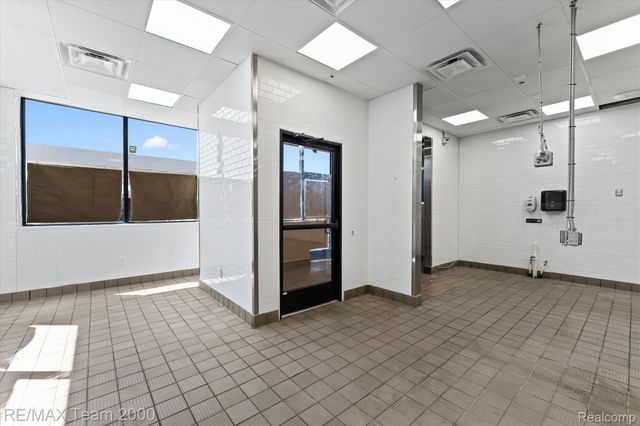 5564 Woodward Avenue, Detroit, MI 48202