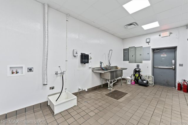 5564 Woodward Avenue, Detroit, MI 48202