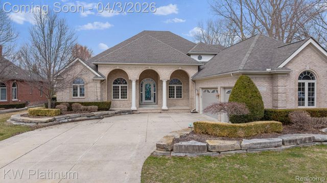 48877 Point Lakeview Drive, Chesterfield Township, MI 48047