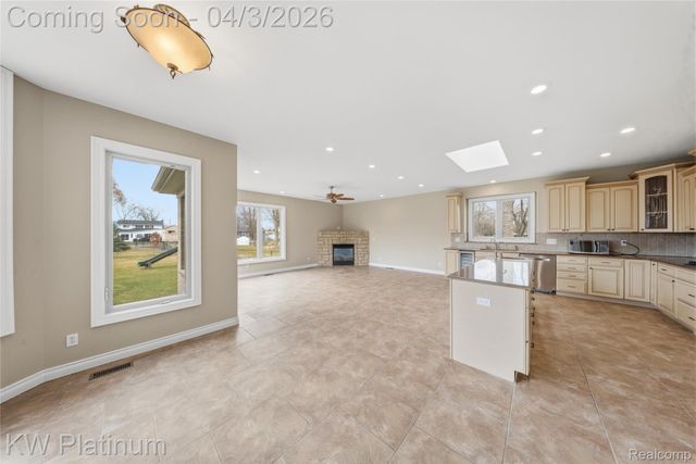 48877 Point Lakeview Drive, Chesterfield Township, MI 48047