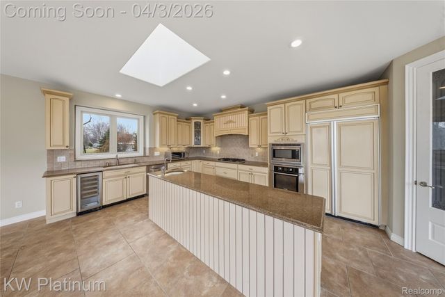 48877 Point Lakeview Drive, Chesterfield Township, MI 48047