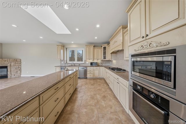 48877 Point Lakeview Drive, Chesterfield Township, MI 48047