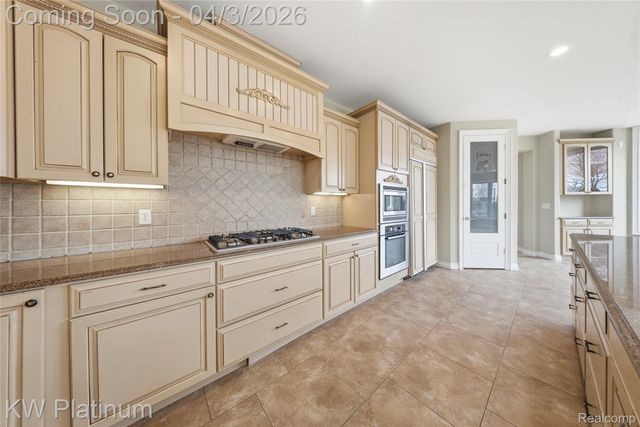 48877 Point Lakeview Drive, Chesterfield Township, MI 48047