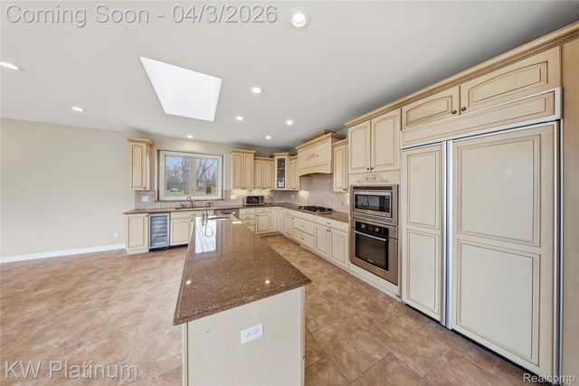 48877 Point Lakeview Drive, Chesterfield Township, MI 48047