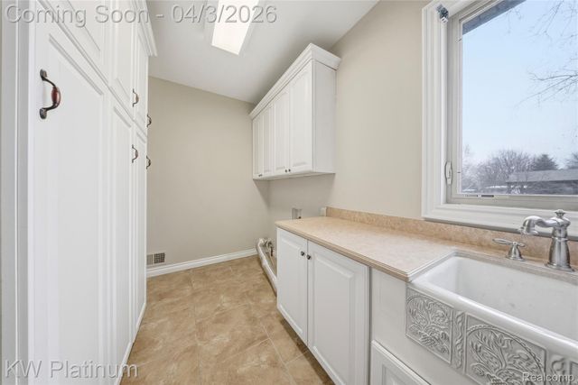 48877 Point Lakeview Drive, Chesterfield Township, MI 48047