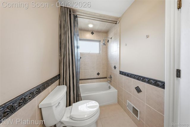 48877 Point Lakeview Drive, Chesterfield Township, MI 48047