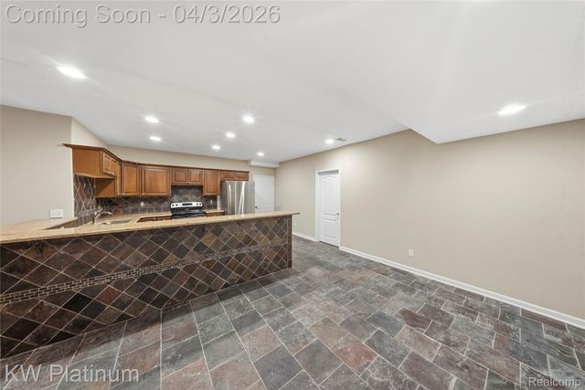 48877 Point Lakeview Drive, Chesterfield Township, MI 48047