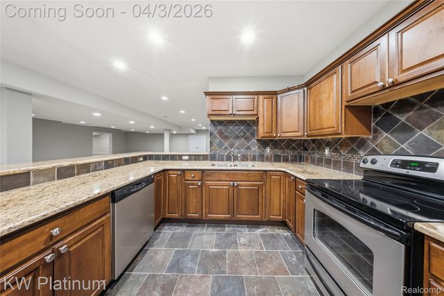 48877 Point Lakeview Drive, Chesterfield Township, MI 48047