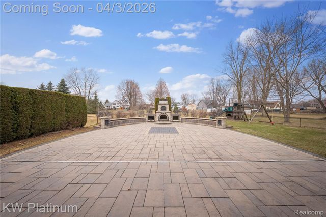 48877 Point Lakeview Drive, Chesterfield Township, MI 48047