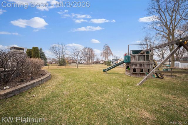 48877 Point Lakeview Drive, Chesterfield Township, MI 48047
