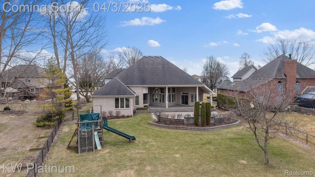 48877 Point Lakeview Drive, Chesterfield Township, MI 48047