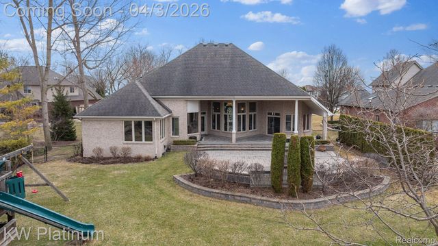 48877 Point Lakeview Drive, Chesterfield Township, MI 48047