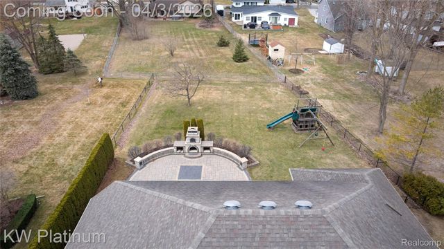 48877 Point Lakeview Drive, Chesterfield Township, MI 48047