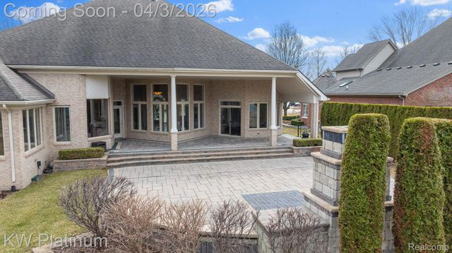 48877 Point Lakeview Drive, Chesterfield Township, MI 48047