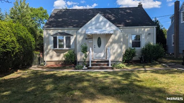 19 Bryant Street, Paramus, NJ 07652