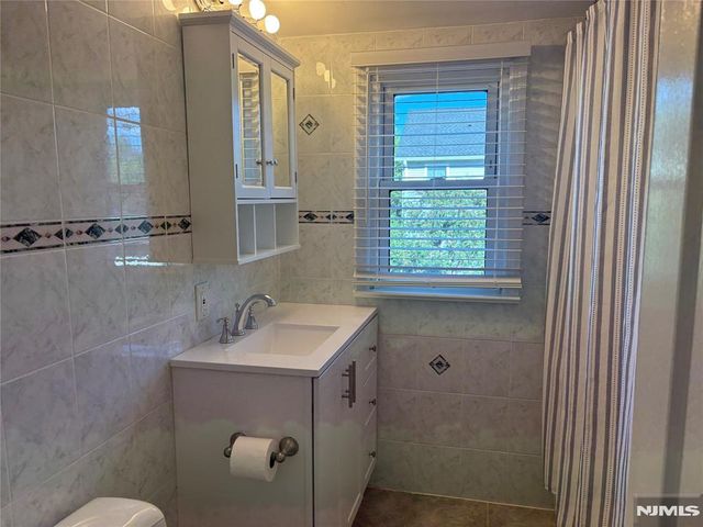 19 Bryant Street, Paramus, NJ 07652