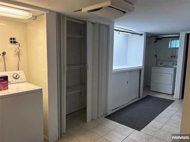19 Bryant Street, Paramus, NJ 07652