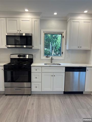 19 Bryant Street, Paramus, NJ 07652