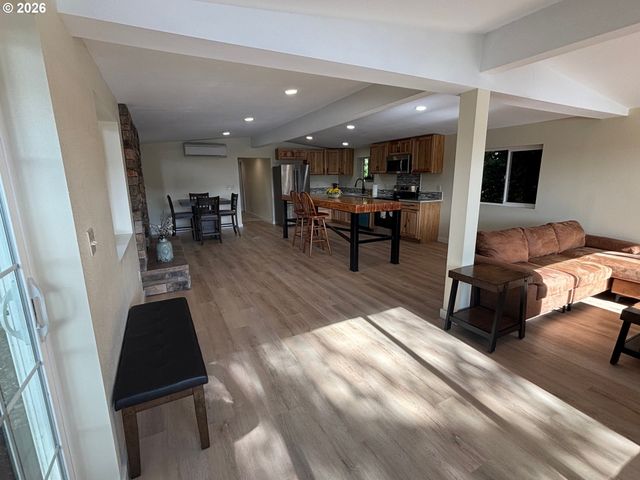 5360 BUCKSKIN BOB, Florence, OR 97439