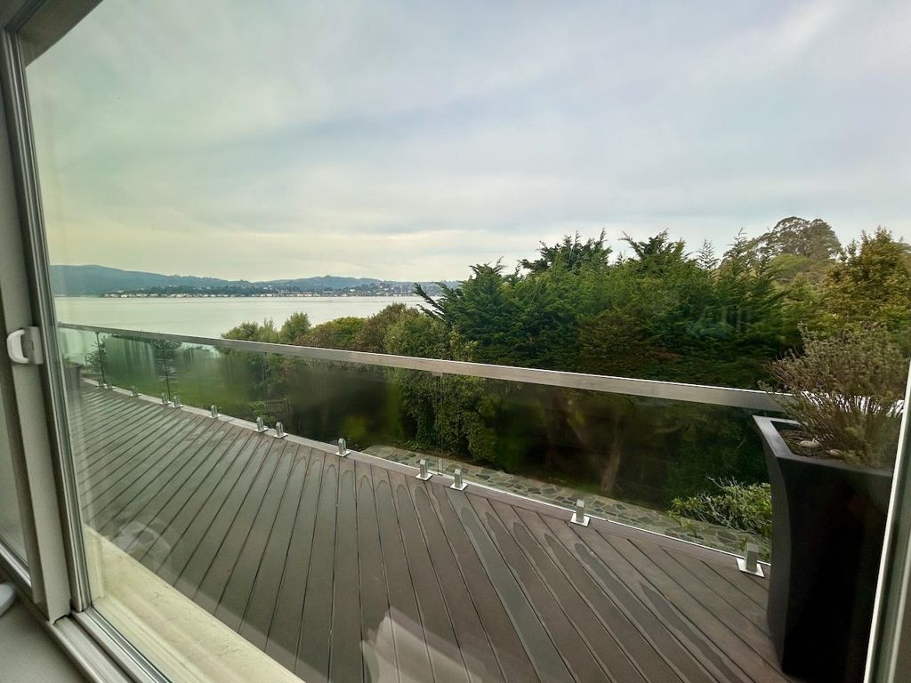 Image 15 of property listing at 20 Bayshore TER, Tiburon, CA 94920