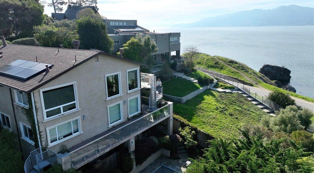 Image 2 of property listing at 20 Bayshore TER, Tiburon, CA 94920