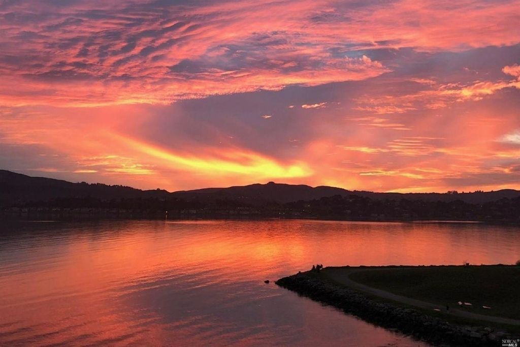 Image 5 of property listing at 20 Bayshore TER, Tiburon, CA 94920