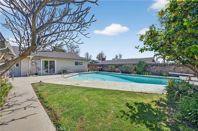 1377 N Shelley Avenue, Upland, CA 91786