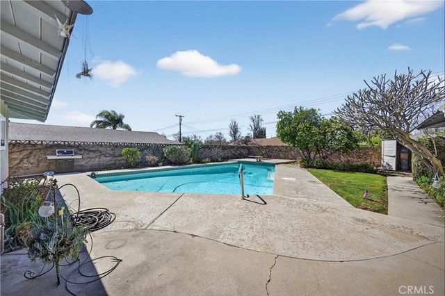 1377 N Shelley Avenue, Upland, CA 91786