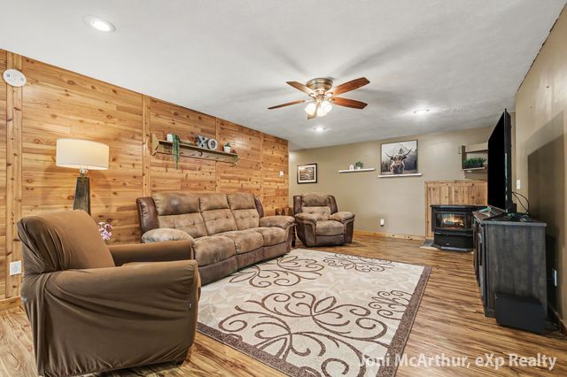 11801 19 Mile Road NE, Cedar Springs, MI 49319