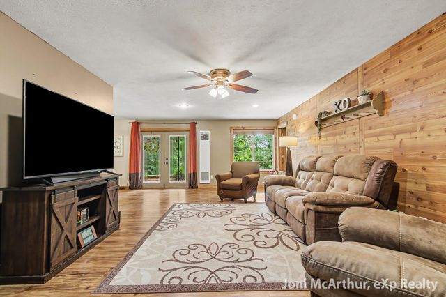 11801 19 Mile Road NE, Cedar Springs, MI 49319