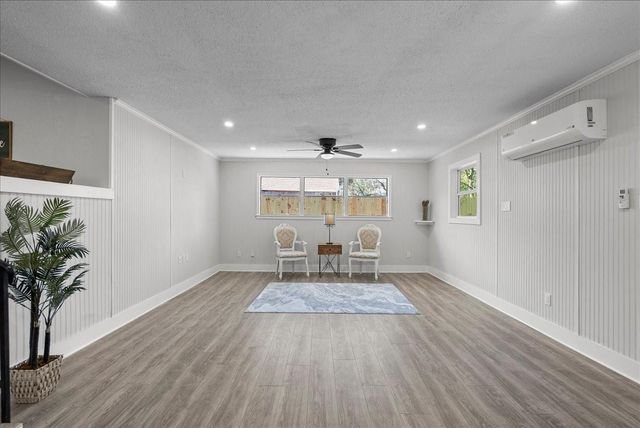 802 18th Avenue N, Texas City, TX 77590