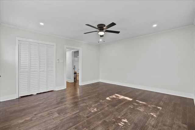 802 18th Avenue N, Texas City, TX 77590