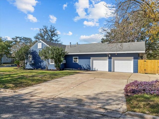 802 18th Avenue N, Texas City, TX 77590