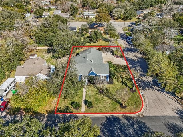 802 18th Avenue N, Texas City, TX 77590