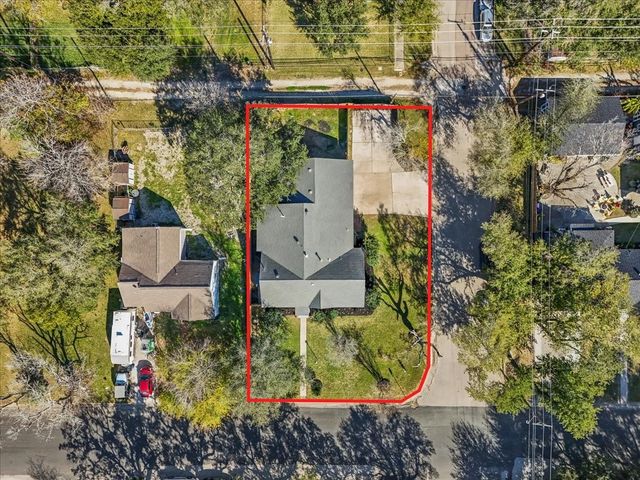 802 18th Avenue N, Texas City, TX 77590