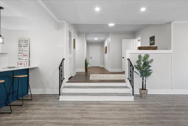 802 18th Avenue N, Texas City, TX 77590