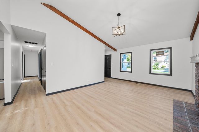 8040 Geneva Street, Woodridge, IL 60517