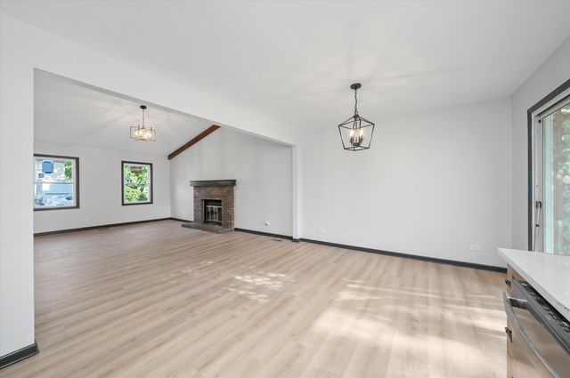 8040 Geneva Street, Woodridge, IL 60517