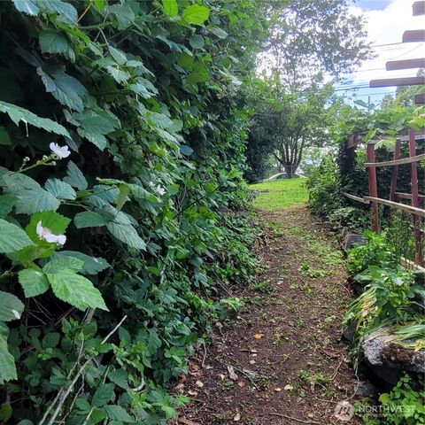 8028 Beacon Avenue S, Seattle, WA 98118