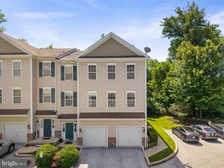 14-A HILLVIEW CIR, Lansdowne, PA 19050