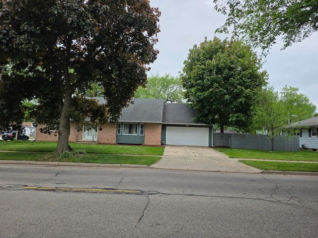 52 S Randall Avenue, Janesville, WI 53545