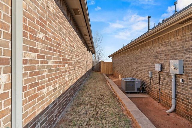 905 NW 189th Circle, Edmond, OK 73012