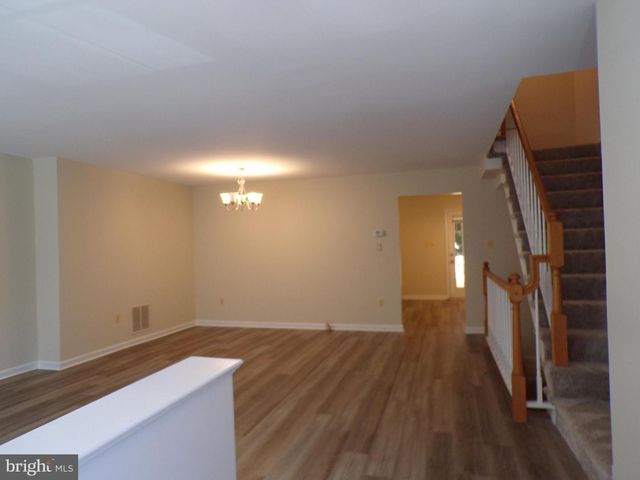 8305 RIDGE CROSSING LN, Springfield, VA 22152